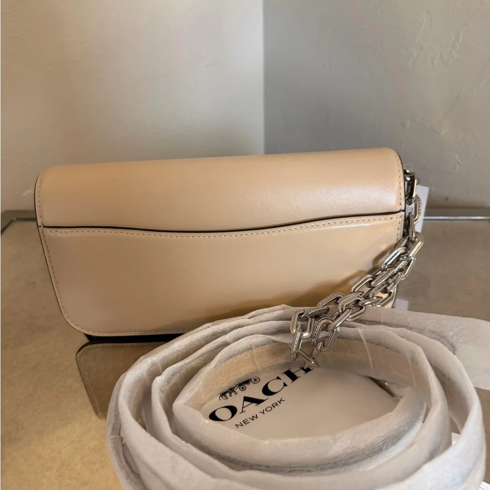 Coach. Idol Bag 23